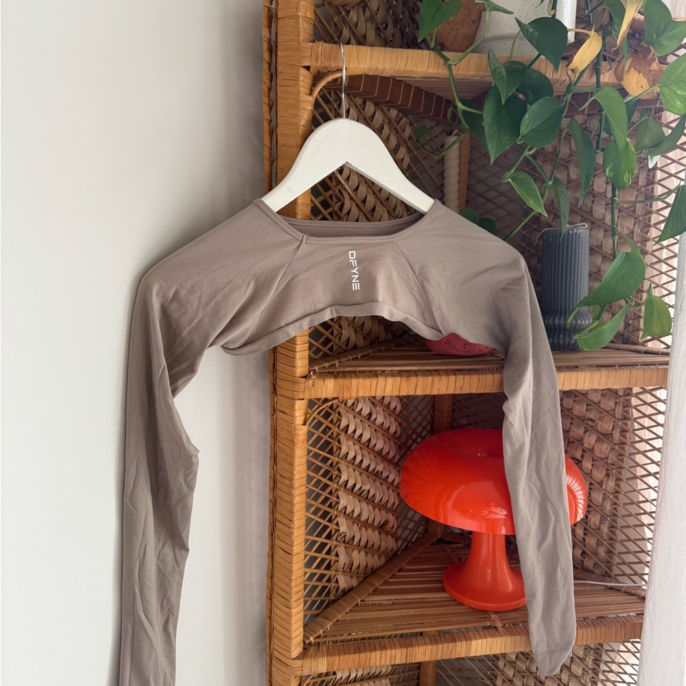 DFYNE DEFY long sleeve shrug